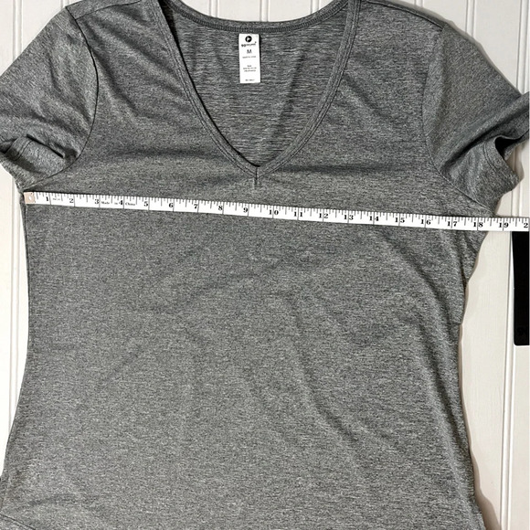 90 Degree Short Sleeve V Neck Performance Top Womens Medium Gray Stretch NWT - Picture 10 of 11